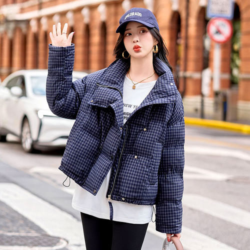 版型好看格子羽绒服女士短款冬季