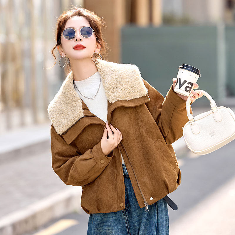 羊羔毛大翻领麂皮绒羽绒服外套