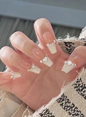 B508爱心泡芙秋冬新款裸色奶白法式珍珠穿戴甲欧美风长梯形美甲片