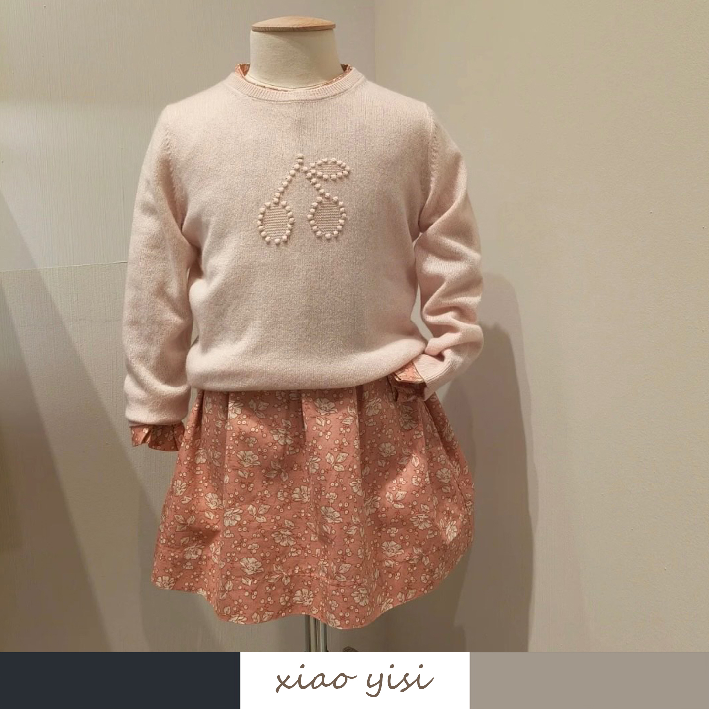 xiaoyisi25秋冬女童山羊绒两色立体樱桃针织衫毛衣儿童套头羊绒衫