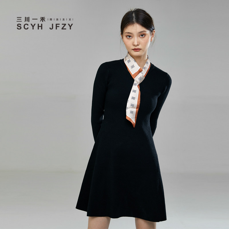 三川一禾秋冬女士坑条针织毛衣连衣裙