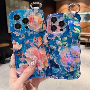 适用苹果系列iPhone16新款手机壳15pro14promax复古梦幻蓝调牡丹13pro16promax精孔腕带支架扭扭边防摔保护套
