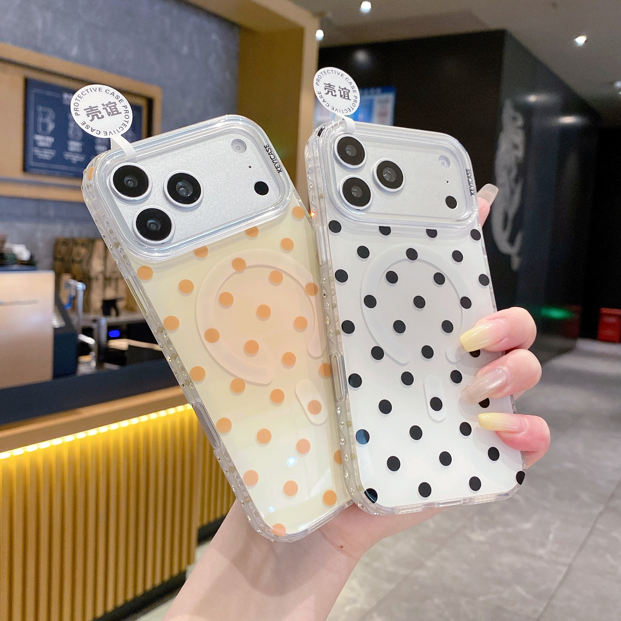 适用苹果系列iPhone17新款手机壳16promax14promax时尚晕染黑白波点15promax13promax半包大孔磁吸网红保护套