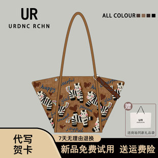 UR原创新款印花2026马年新款马上开心帆布包女小众单肩腋下托特包