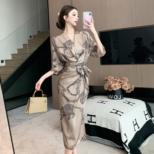 名媛高级感醋酸断面收腰连衣裙印花金钱豹V领中袖绑带中长过膝裙