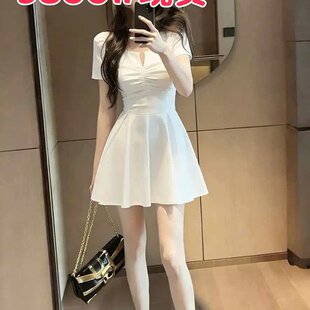 法式高级感简约褶皱白色连衣裙女2026夏季新款洋气别致收腰短裙潮