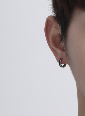 S925纯银黑色滴胶耳扣简约耳圈光面小众设计感耳饰独特银耳环男潮