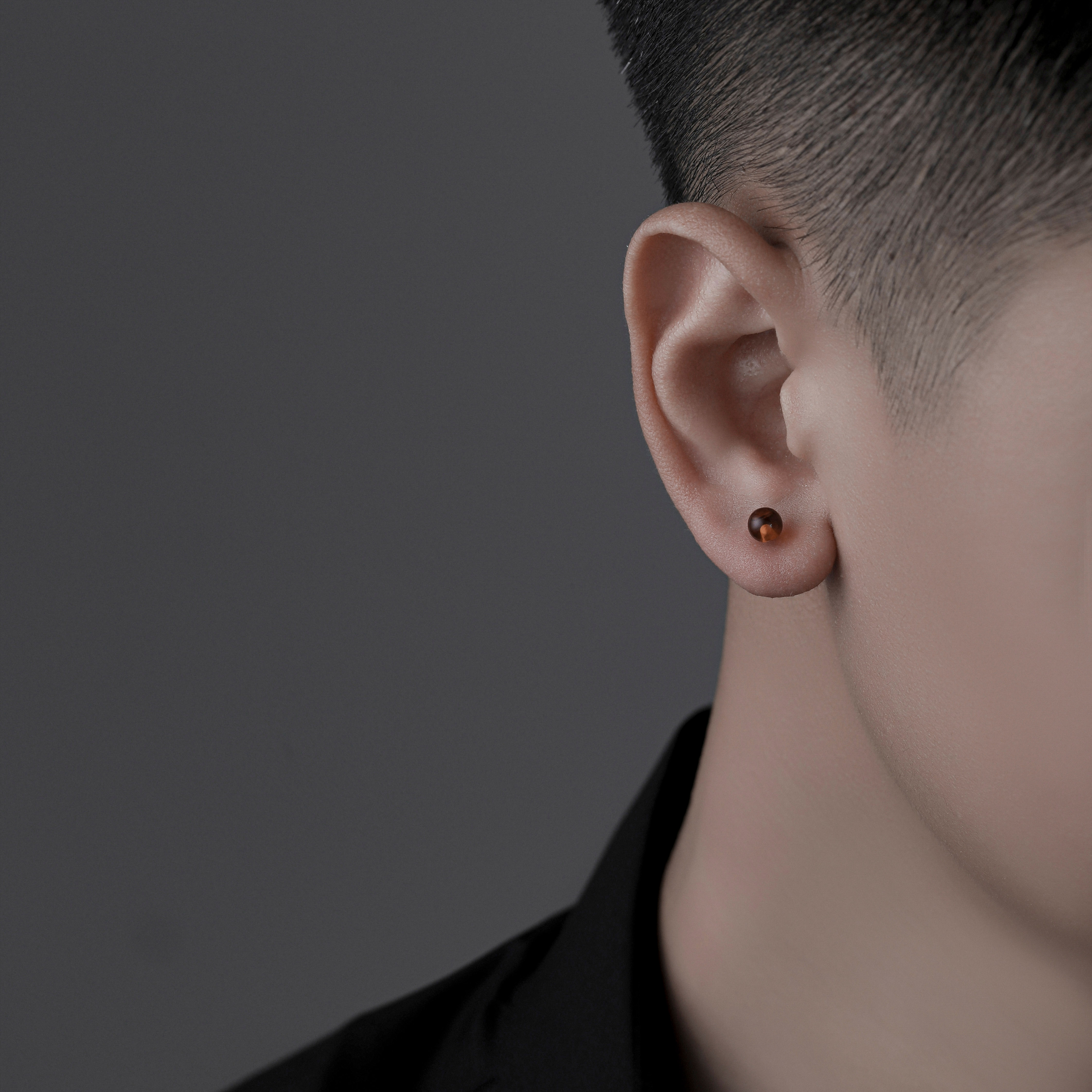 S925纯银天然血珀耳钉男潮酷小众设计感高级气质耳环新款琥珀耳饰