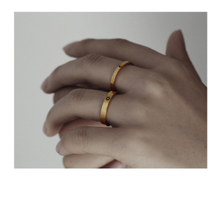 日月星辰素圈轻奢戒指男女小众设计ins潮尾戒钛钢指环情侣对戒