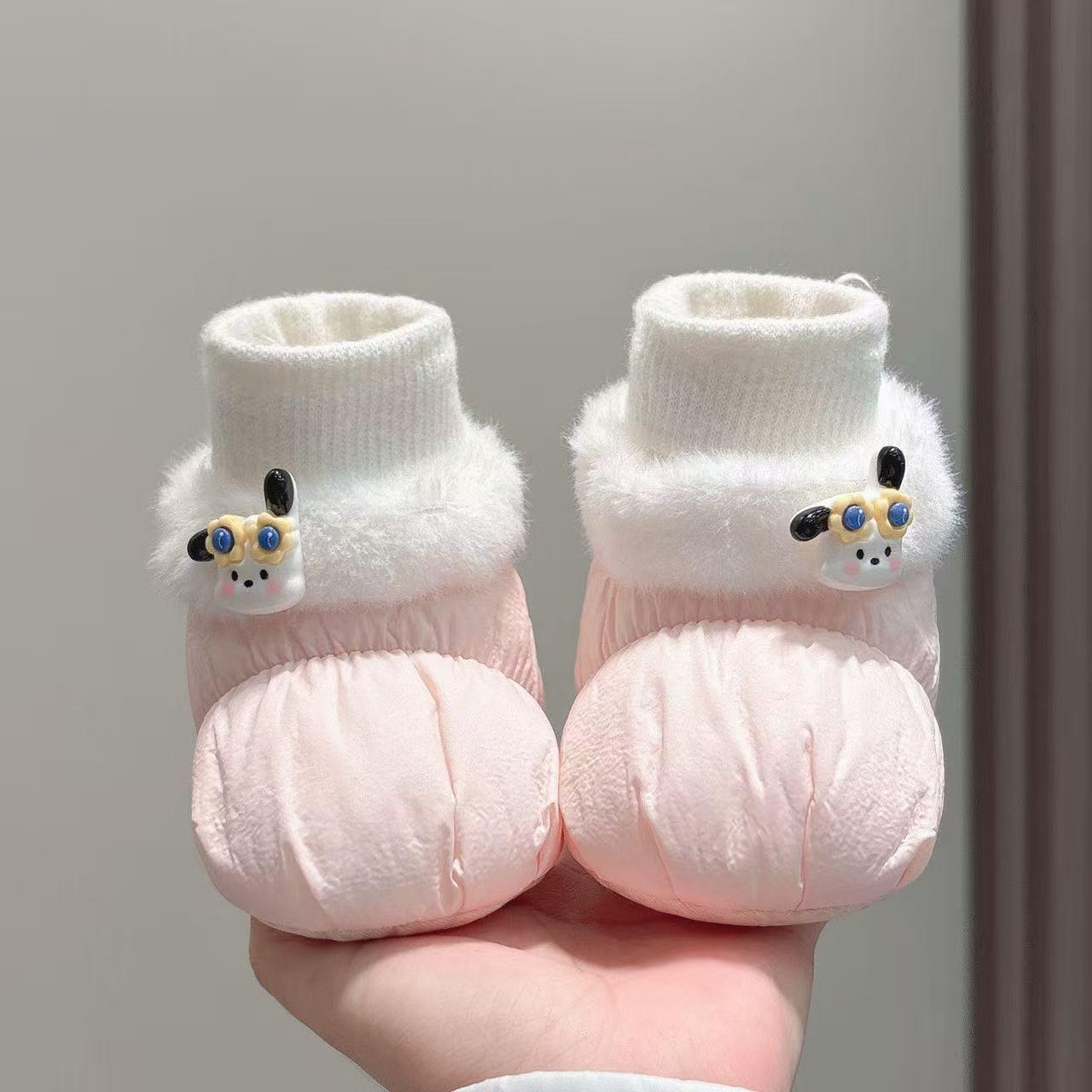 婴儿鞋袜0-1岁软布底加绒加厚保暖女宝宝冬季6-12个月不掉学步鞋