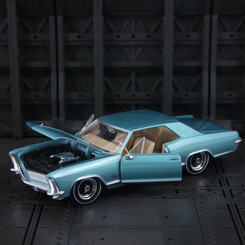1:26仿真Buick Riviera Gran Sport合金轿车模型3开门玩具车礼物