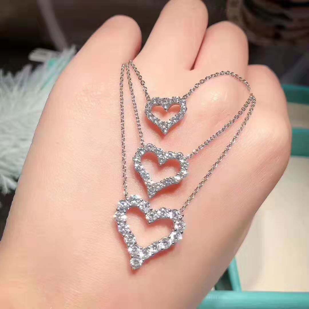 t家心形吊坠18k白金d色莫桑石心形吊坠小中大号爱心项链送女友