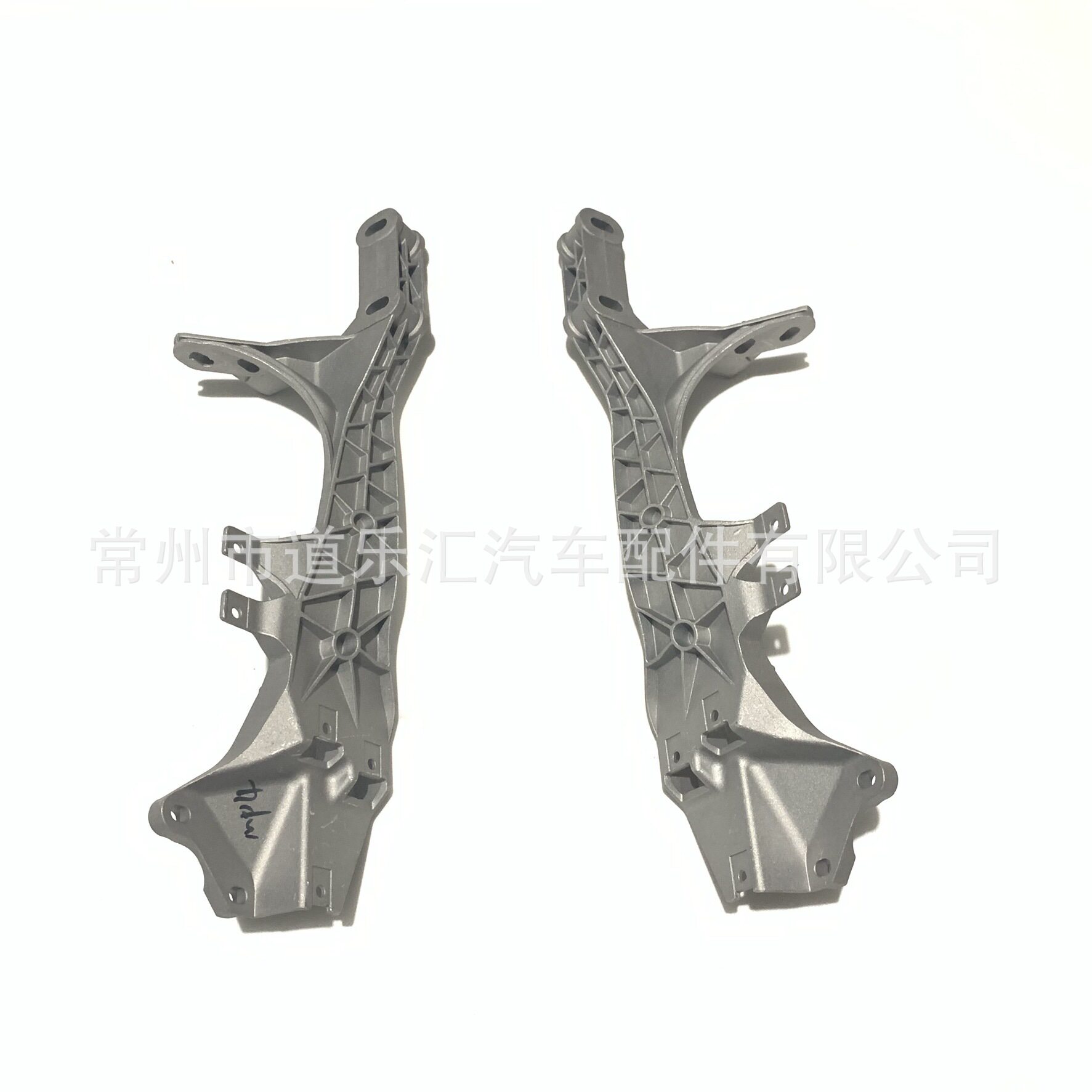 A9608851145 9608851245 铝合金支架适用于奔驰卡车泵车