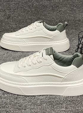 小白鞋男2025冬季新款高级感轻便休闲韩版百搭透气青年厚底板鞋