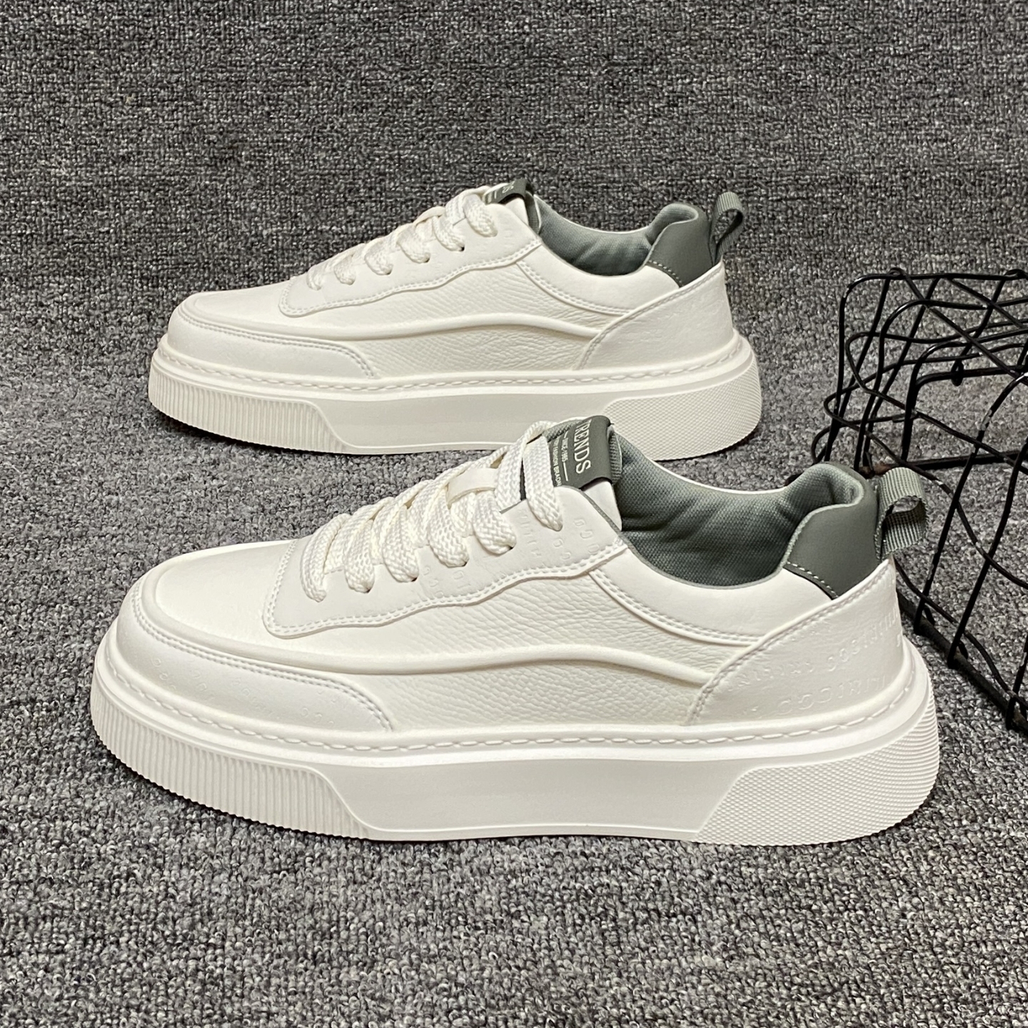 2025秋季新款高级感休闲板鞋