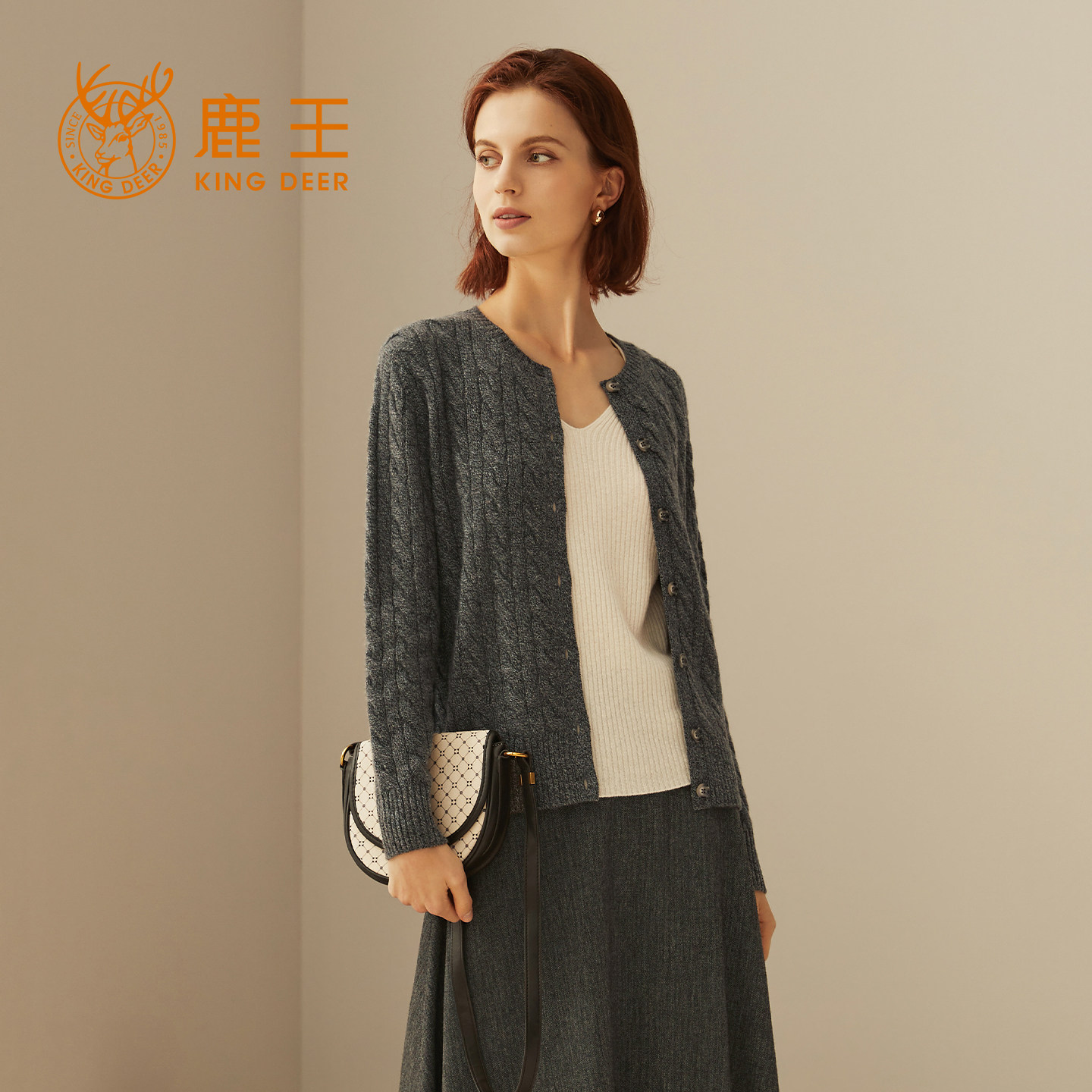 鹿王100%纯山羊绒衫女士圆领针织保暖百搭简约毛衣外套秋冬新款