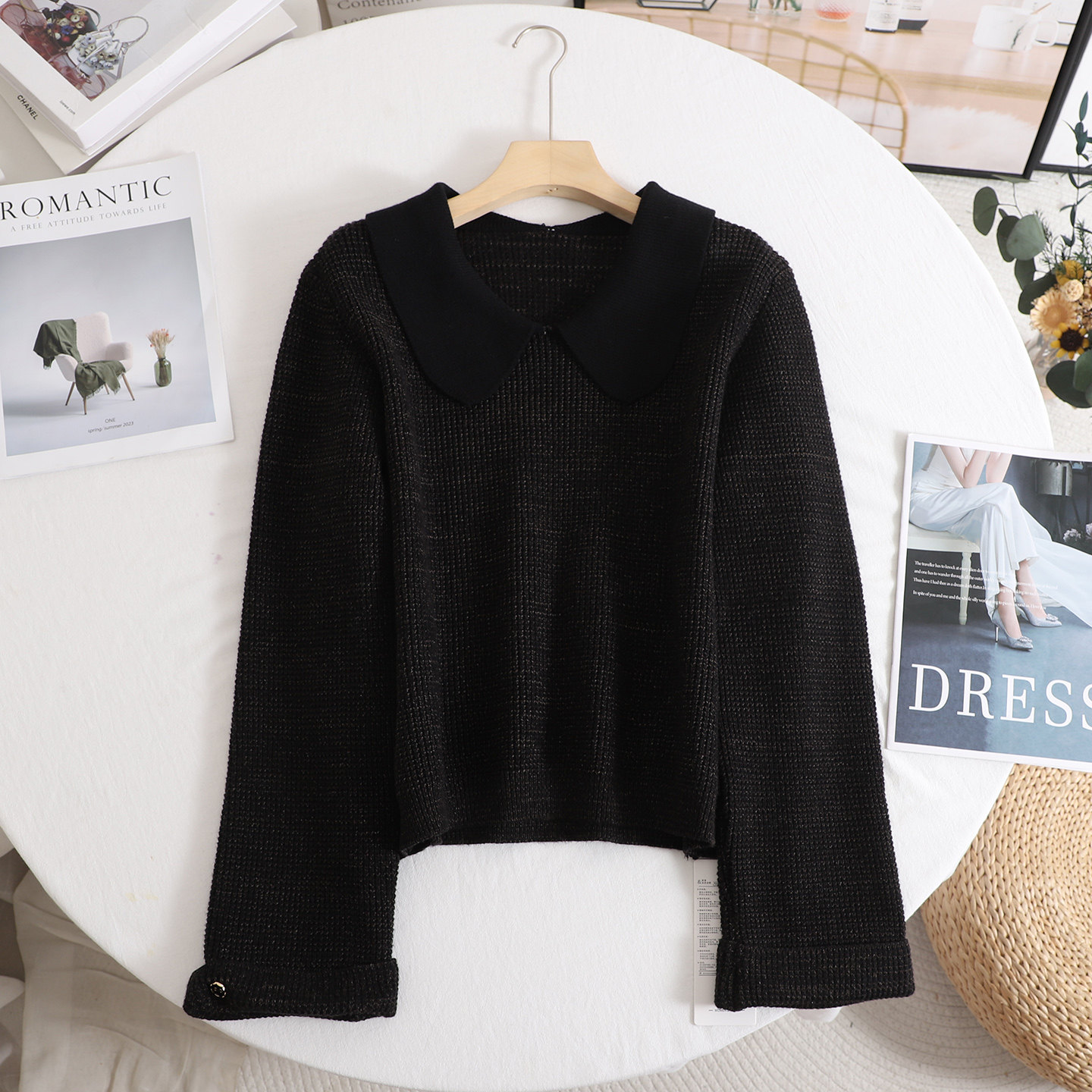 时尚设计感黑灰翻领毛衣针织衫