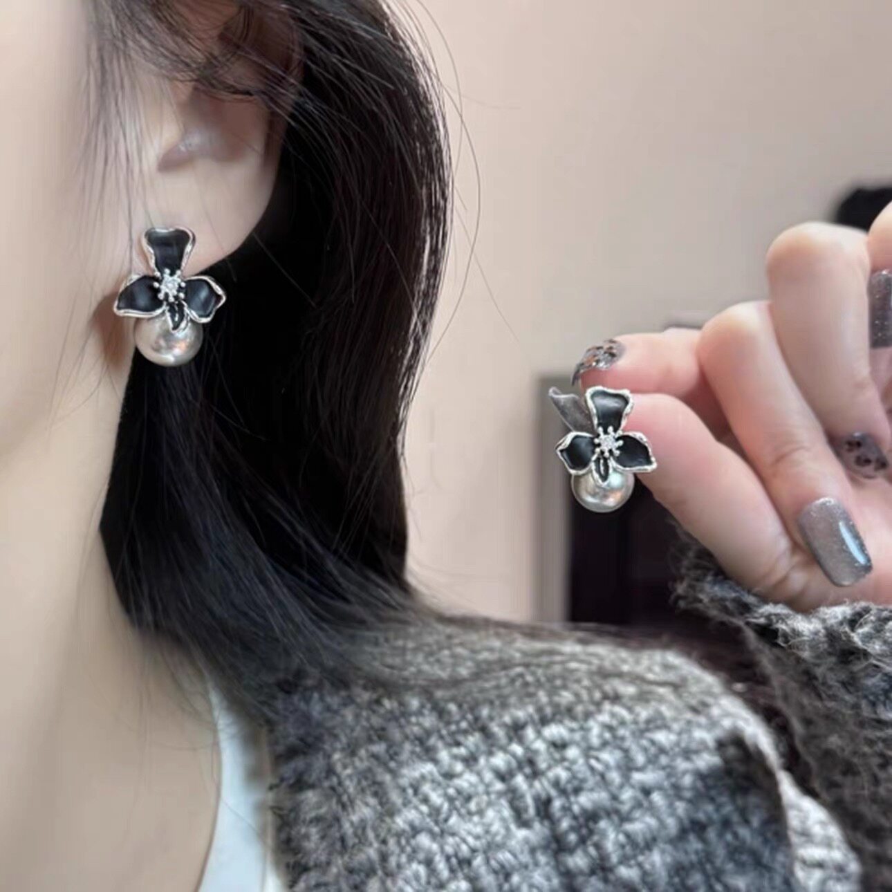 新品新款纯银针黑色花朵珍珠吊坠耳环气质简约百搭春夏女耳饰