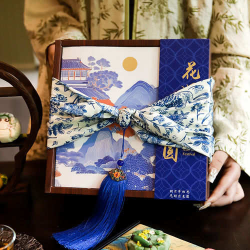 中秋节月饼包装盒新款中式国风青花瓷韵山水画流心月饼礼盒空盒子