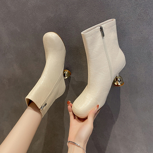 2025秋冬圆头酒杯跟高跟鞋米色软皮马丁靴时尚软底瘦瘦靴女短靴子