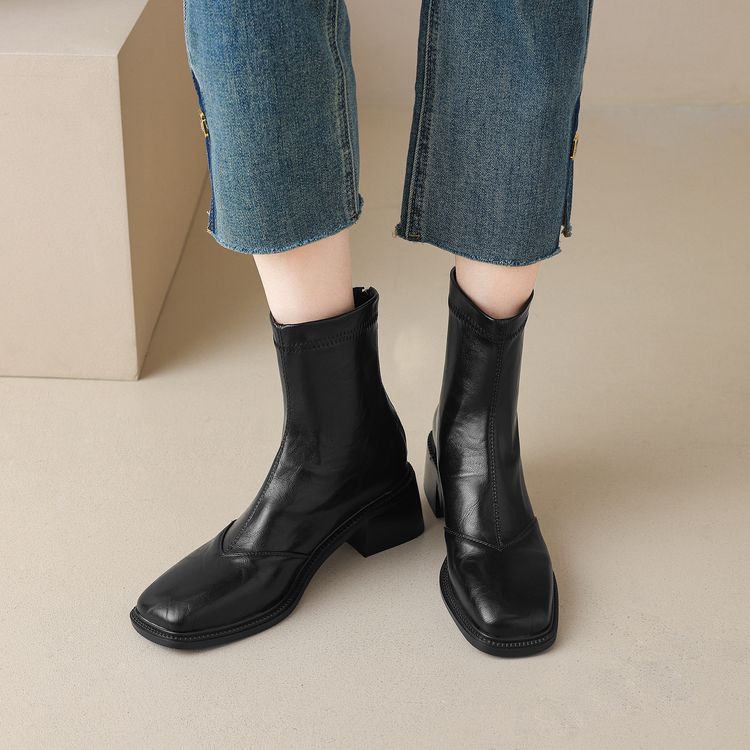 奥卡索女鞋马丁靴子女2025新款冬季短靴跟粗方头旗舰爆款时装鞋子