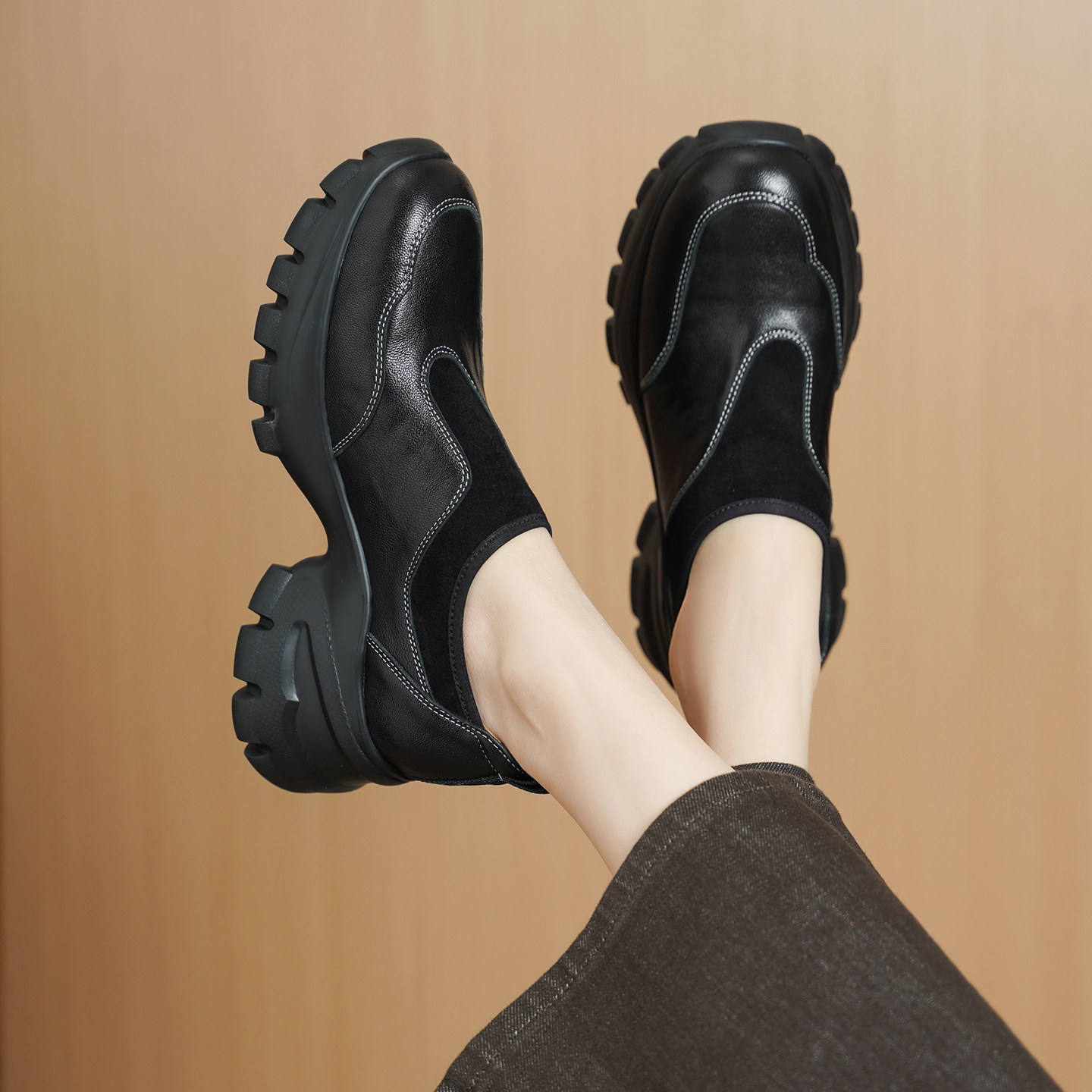 2026年超火的鞋子厚底乐福鞋女真皮深口单鞋黑色休闲一脚蹬懒人鞋