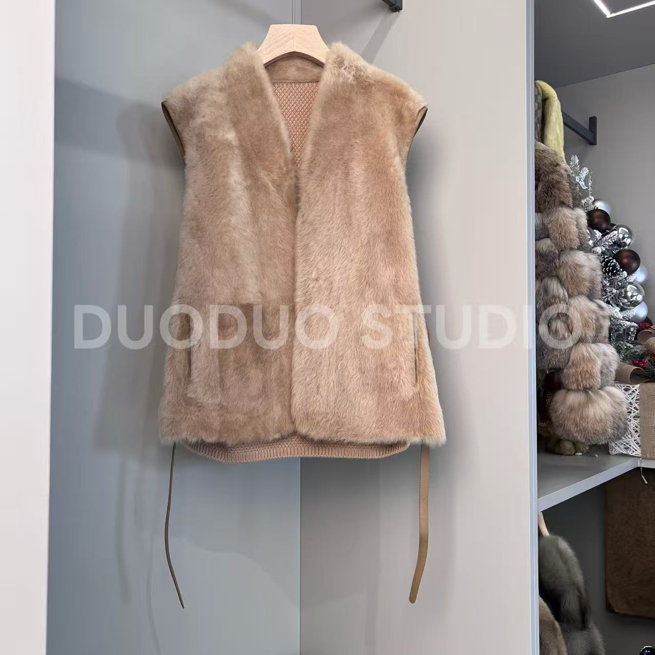 【多多还是多多】拉贡皮毛一体马甲QZ-25155-1