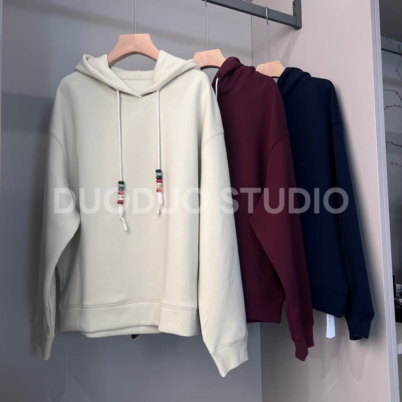 【多多还是多多】果冻针织料 景德镇陶瓷串珠薄绒连帽卫衣E6017