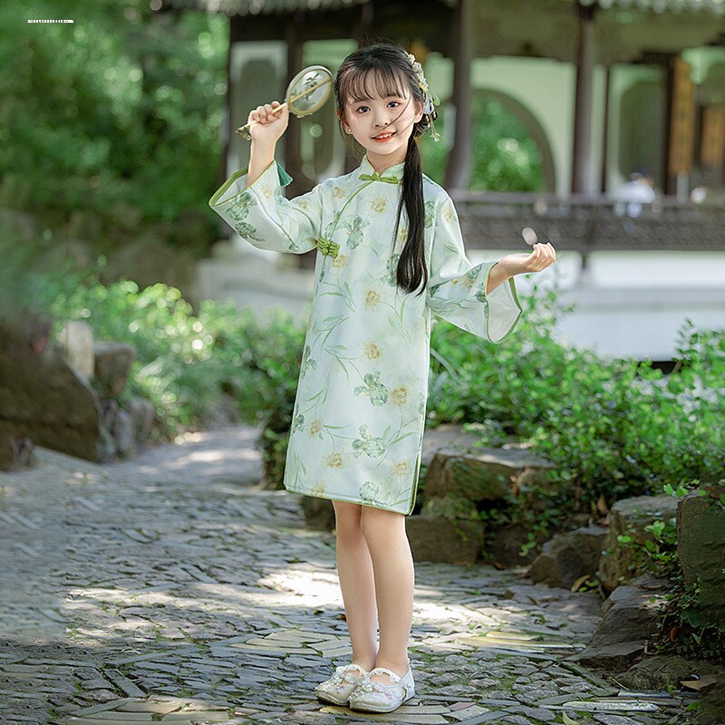 翠绿女童秋季中国风连衣裙