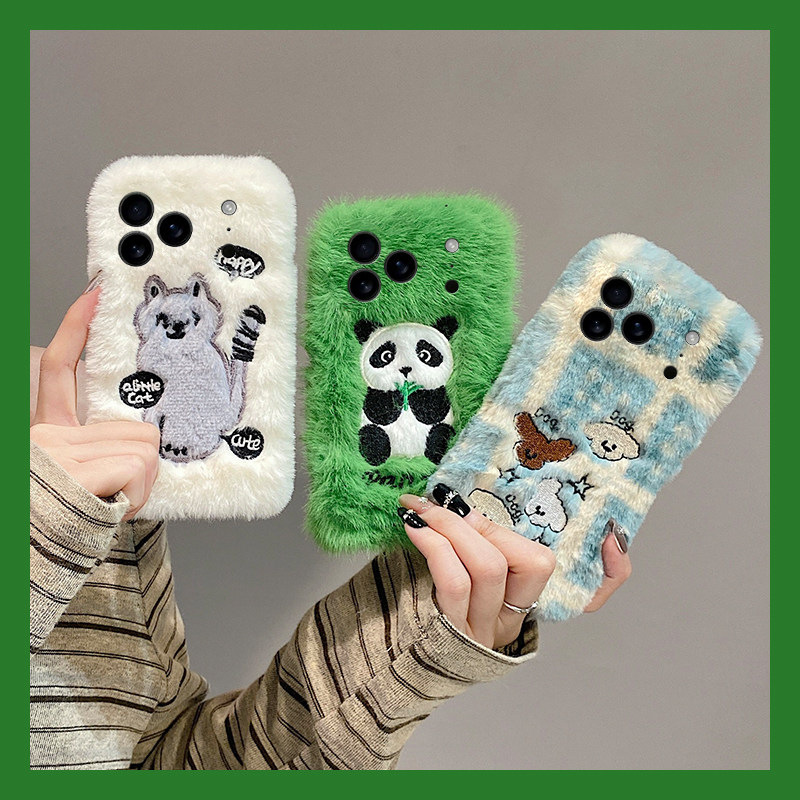 熊猫小狗猫咪适用苹果17promax手机壳华为pura80荣耀400pro小米15刺绣vivos30毛绒opporeno14秋冬季x300卡通p