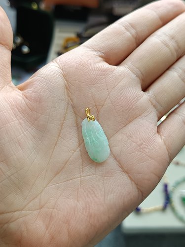 2041-18K金翡翠羽毛小吊坠