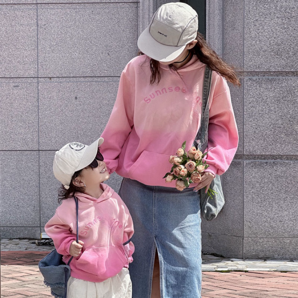 高级感渐变色母子春秋亲子装一家三口2025新款不一样母女连帽卫衣