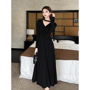 ROUMIKL独特超好看漂亮飘带连衣裙女秋冬褶皱修身显瘦覆古内搭打