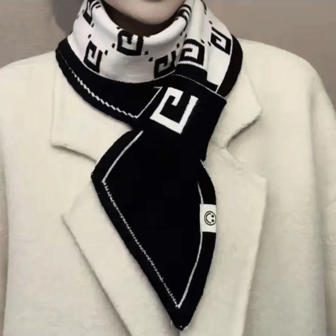 围巾女士2025秋冬季韩版百搭穿孔加厚保暖装饰护颈脖针织小围脖