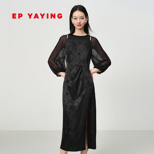 雅莹真丝圆领暗纹提花连衣裙