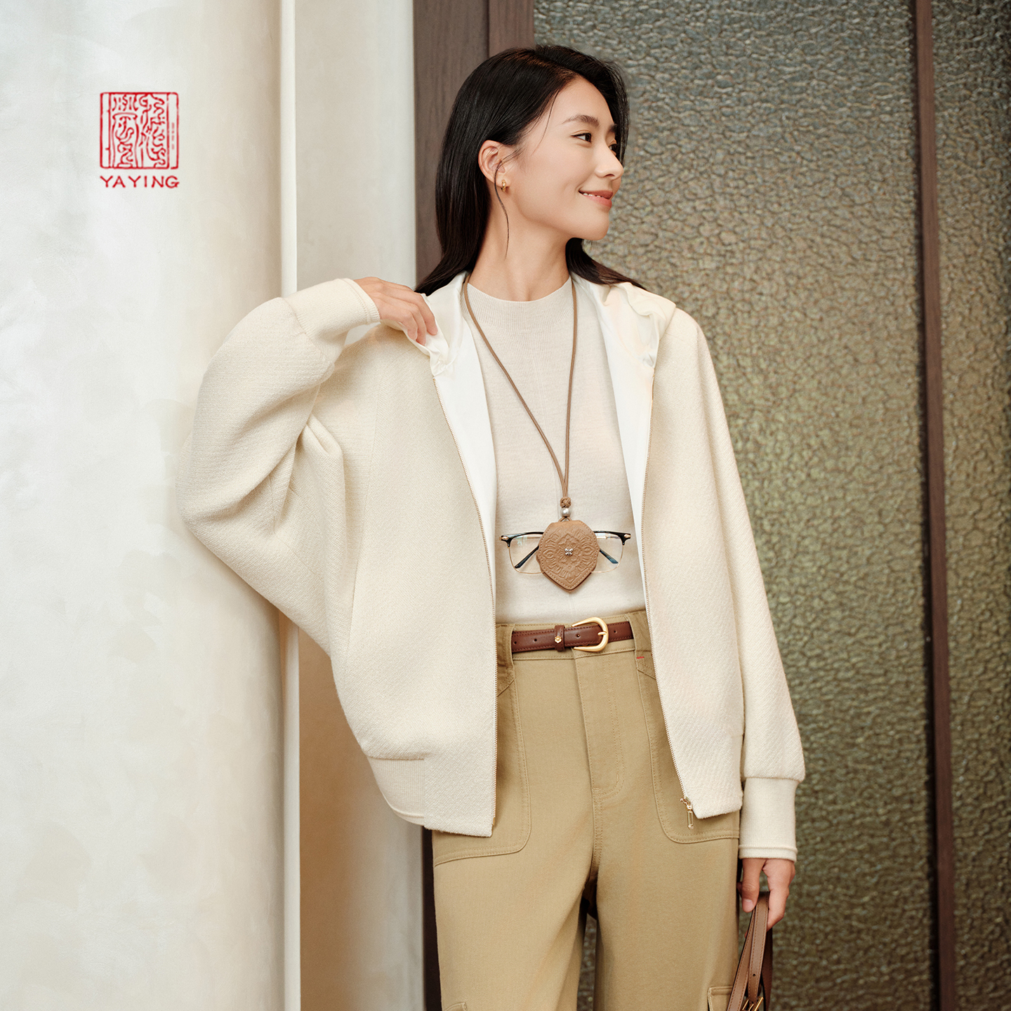 雅莹丝羊毛针织连帽夹克外套