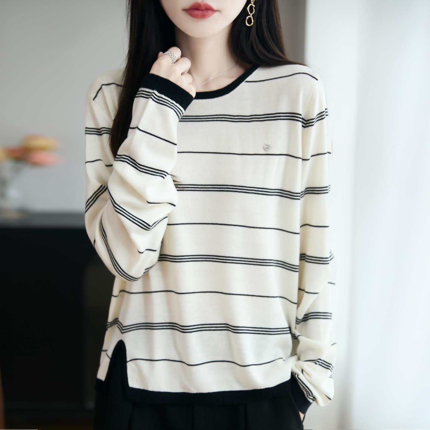 ROUMIKL法式覆古撞色条纹长袖针织衫女2025新韩版显瘦内搭开叉打