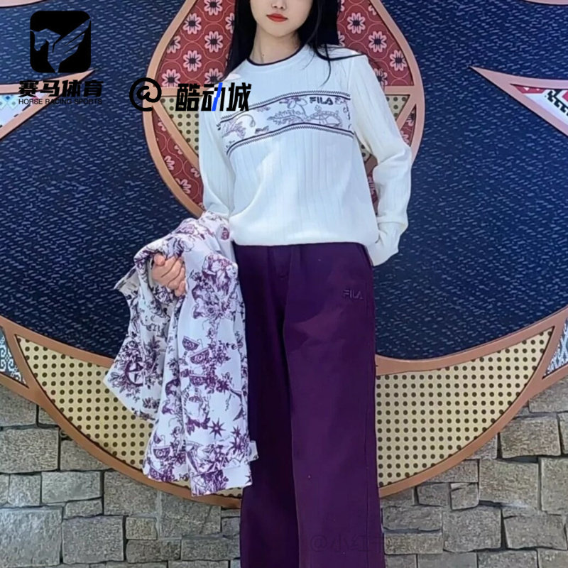 斐乐浅米白休闲简约圆领套头毛衣