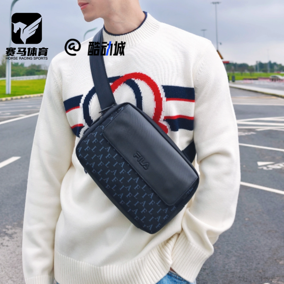 FILA斐乐 正黑色男子通勤可调节肩带斜挎包豆腐包F13M418103FBK