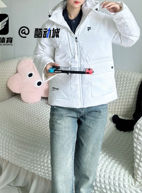FILA斐乐 白色女子舒适宽松防风保暖连帽羽绒服T11W341904F-WT