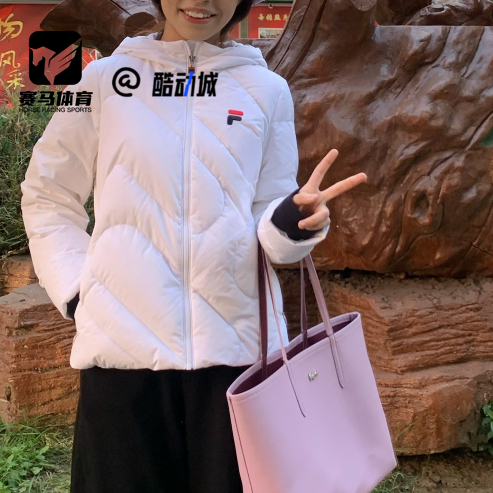 FILA白色女子运动休闲羽绒服