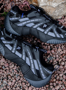 FILA斐乐脊骨鞋二代黑色男子舒适百搭户外功能鞋T12M521513FTG