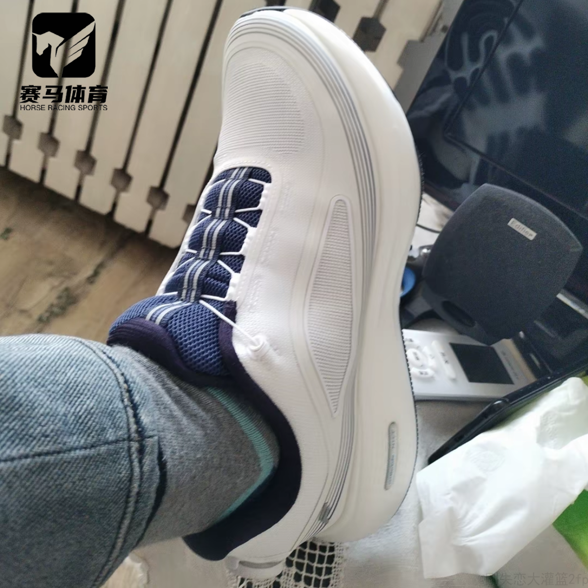 斐乐柔云3男子白休闲跑步鞋