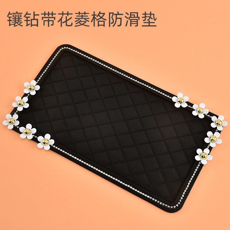 厂家汽车防滑垫 镶钻款PVC汽车防滑垫仪表台摆件汽车防滑垫