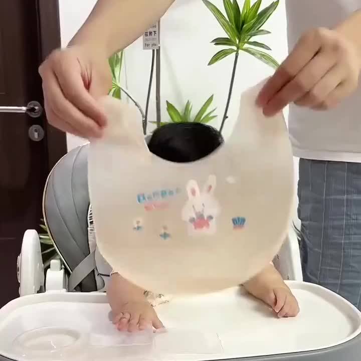 宝宝吃饭围兜硅胶防水小