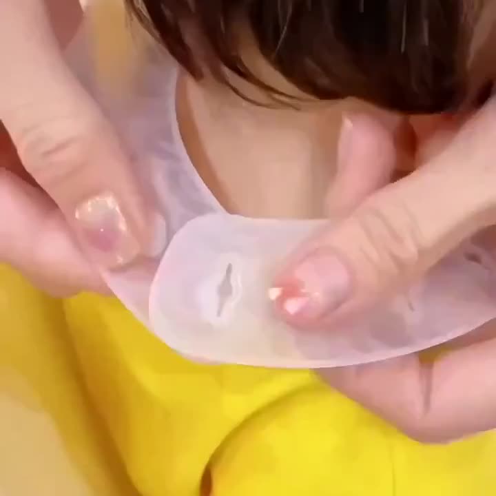 宝宝吃饭围兜硅胶超薄软