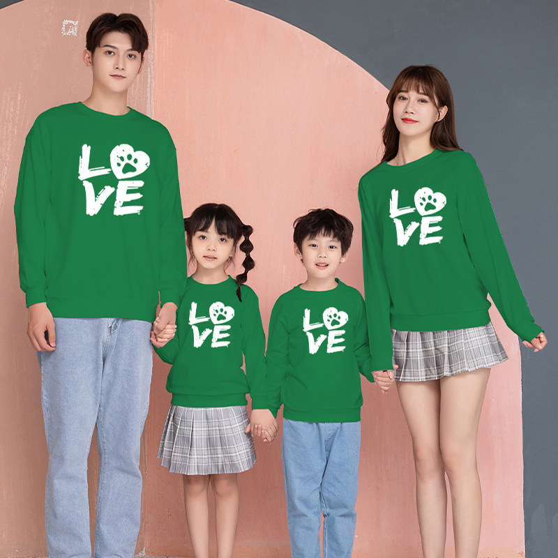绿色上衣亲子装秋冬款一家三口卡通LOVE心印花长袖母女装休闲卫衣