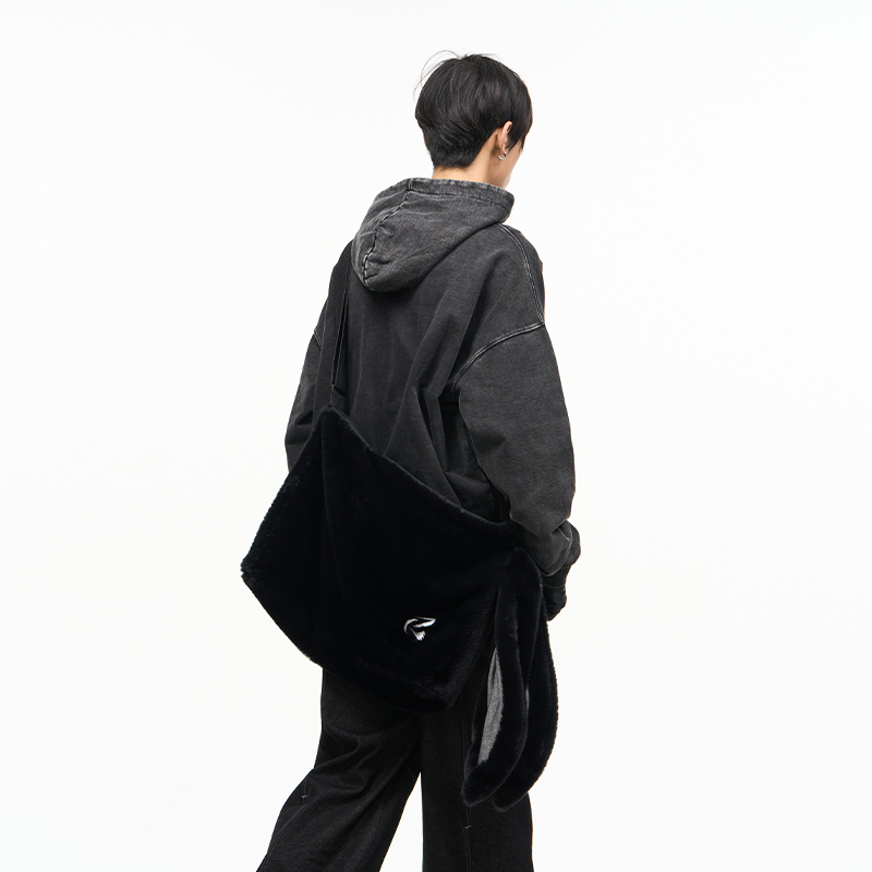 兔耳斜挎包牛仔拼接刺绣