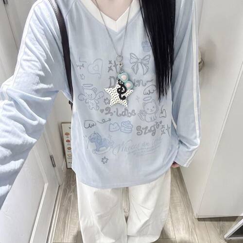 超好看卡通印花V领长袖T恤女秋季