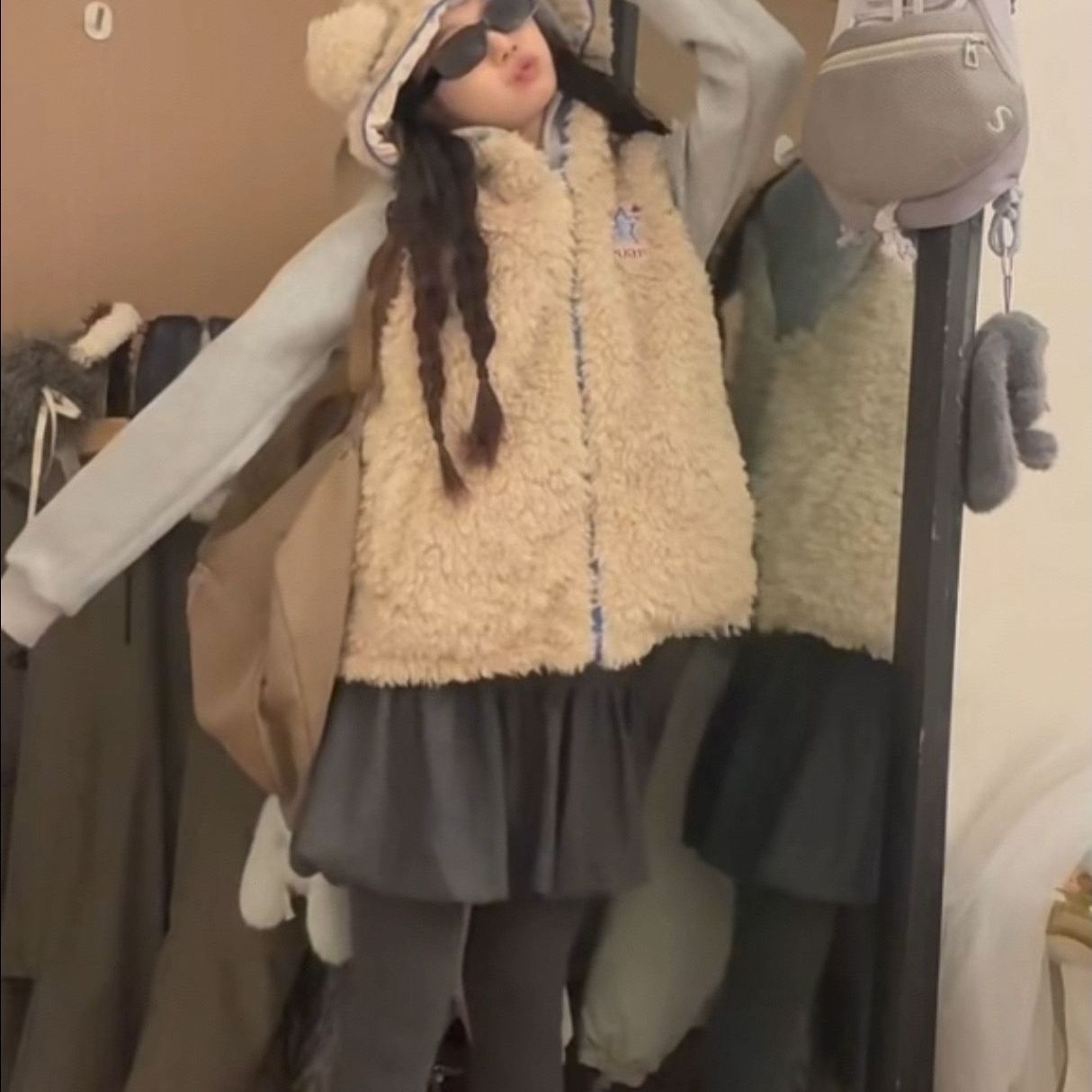 美拉德穿搭连帽小熊耳朵马甲背心